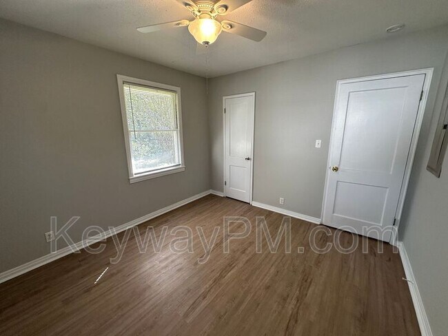 Building Photo - 3018 Acorn Rd