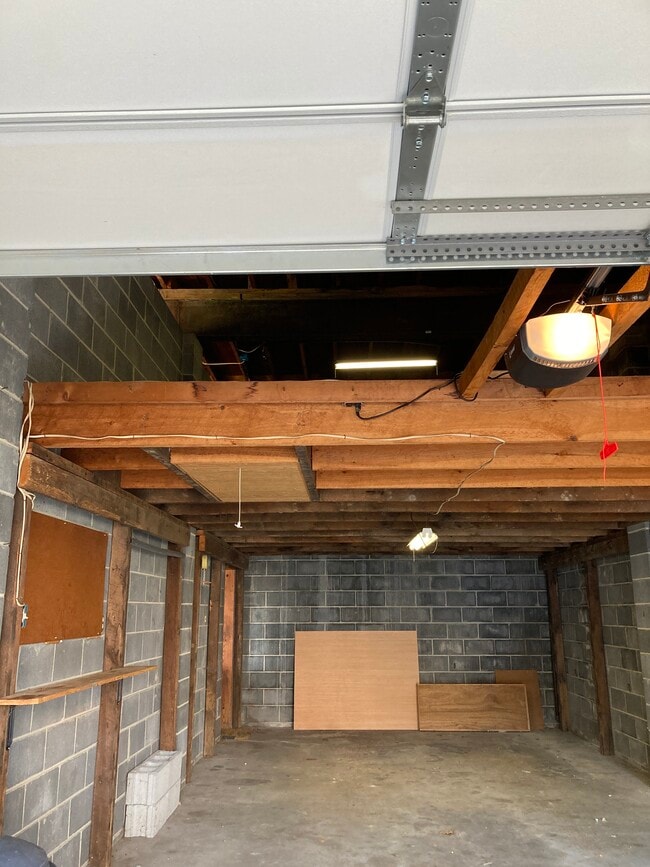 Building Photo - 203 Oakvale Rd