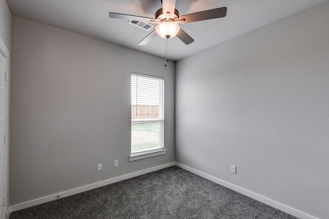 Building Photo - GORGEOUS 3 BEDROOM DUPLEX LOCATED IN MIDLOTHIAN ISD!