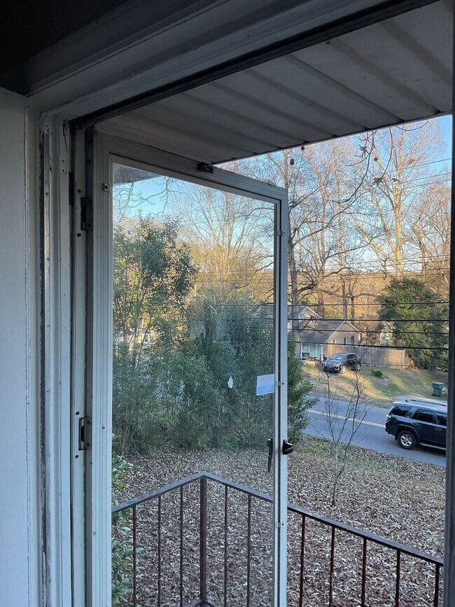 Building Photo - 4 Bedroom Brick Home in Gastonia - Hardwood Floors, Spacious Rooms!!!