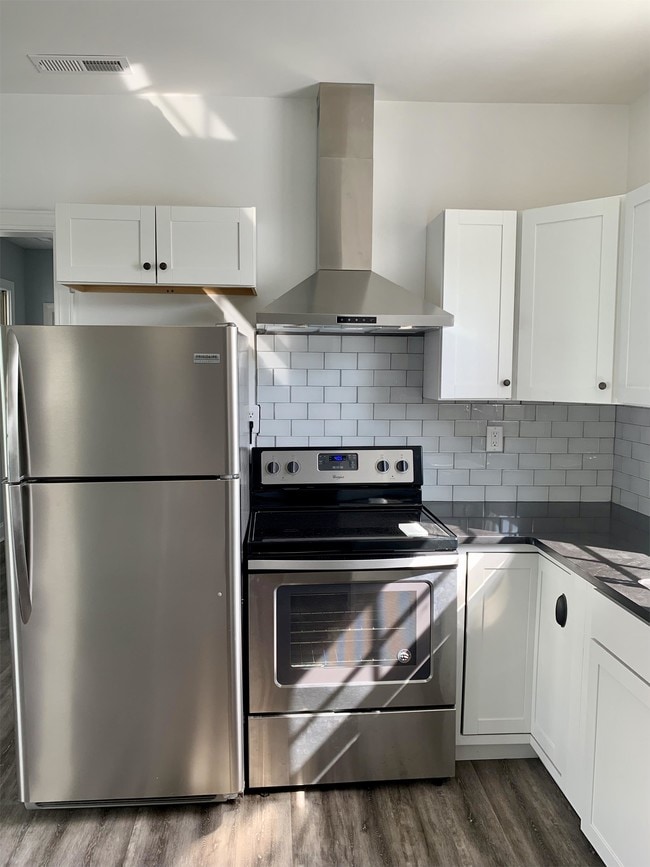 Building Photo - 244 President St