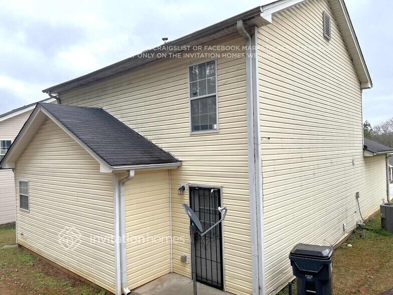 Building Photo - 1890 Riverchase Cir NE