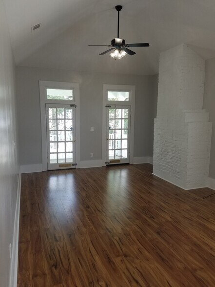 Building Photo - 307 W 41st St