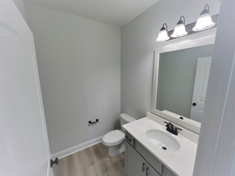 Building Photo - 18031 Evergreen Dr