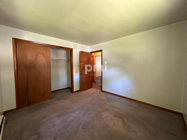 Building Photo - 2591 Parkview St
