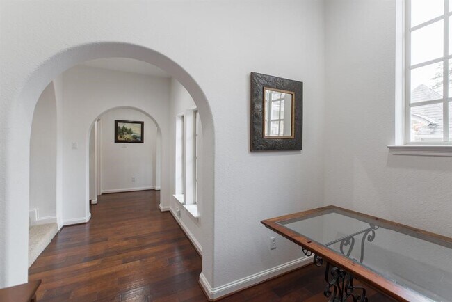 Building Photo - 6 W Monteagle Cir