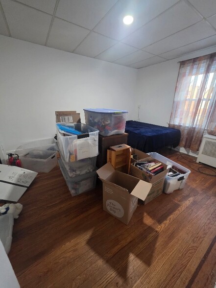 Building Photo - 232-20 143rd Ave