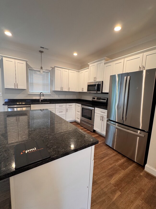 Building Photo - SIX BEDROOMS IN TRAVELERS REST?! YES, YOU READ THAT RIGHT!