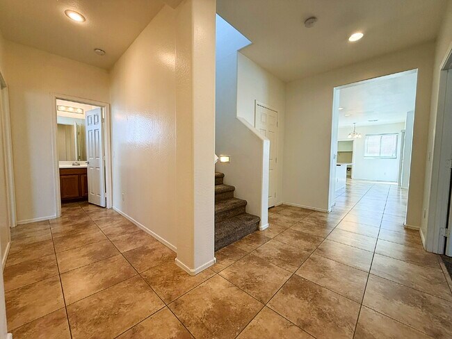 Building Photo - Charming Glendale Home with Spacious Lot & Prime West Valley Location!