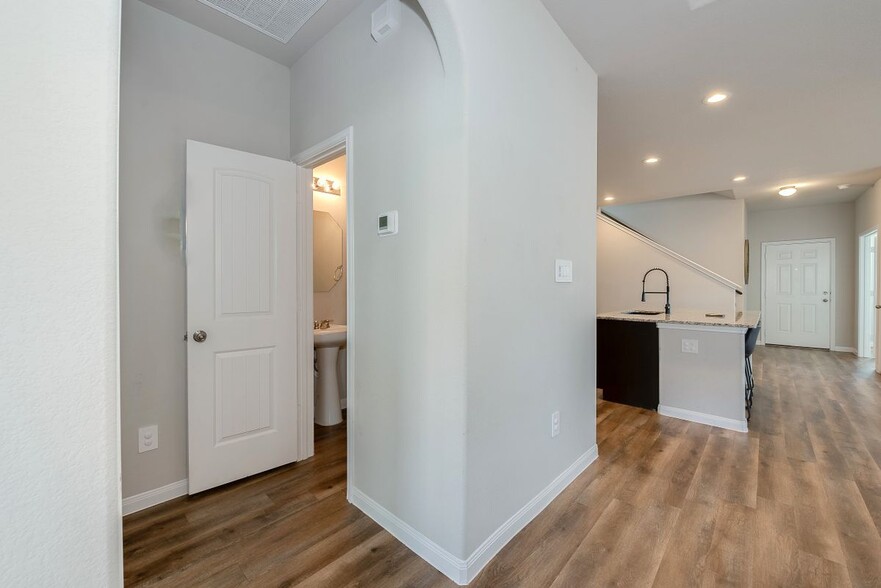 Building Photo - 5759 Cerrillos Dr