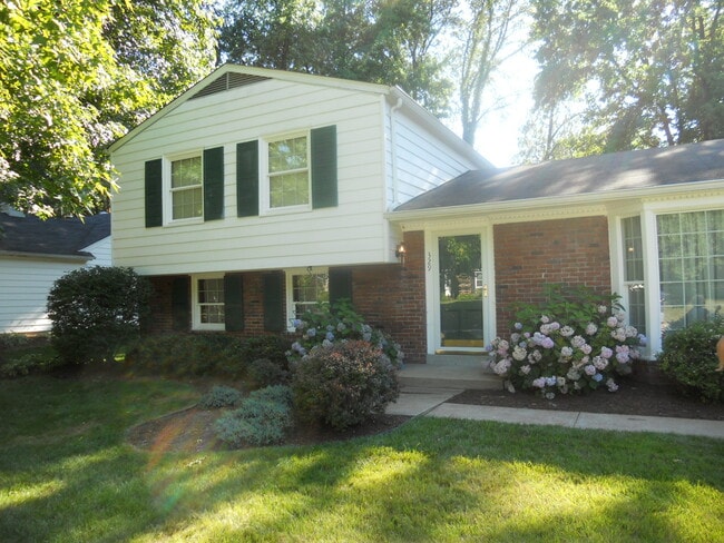 Building Photo - 329 Nantucket Dr