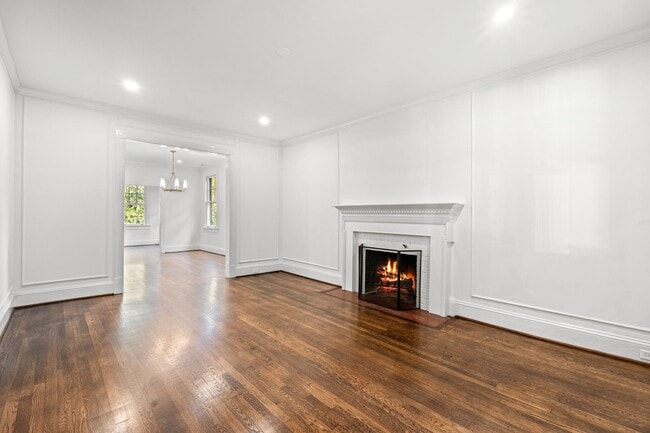 Building Photo - 2814 Bellevue Terrace NW