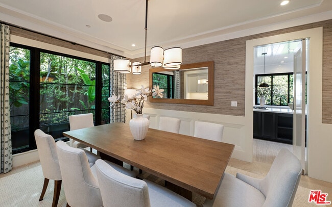 Building Photo - 720 Amalfi Dr