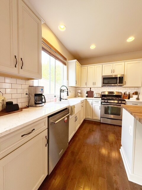 Building Photo - 2698 NE Noll Valley Loop