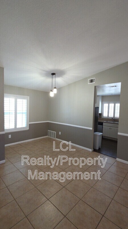 Building Photo - 29940 Evans Rd