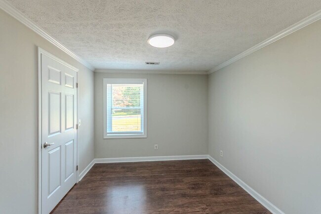 Building Photo - 3123 McGavock Pk