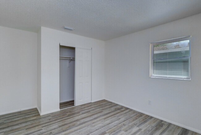 Building Photo - 5345 Laurel Pl