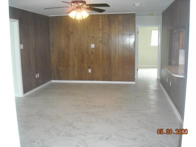 Building Photo - 10331 W Almond Dr