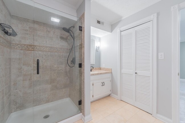 Building Photo - 657 E Heather Dr