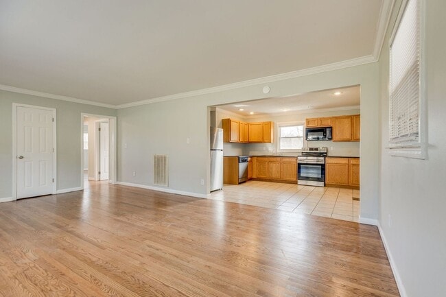 Building Photo - 606 Pine Ridge Rd