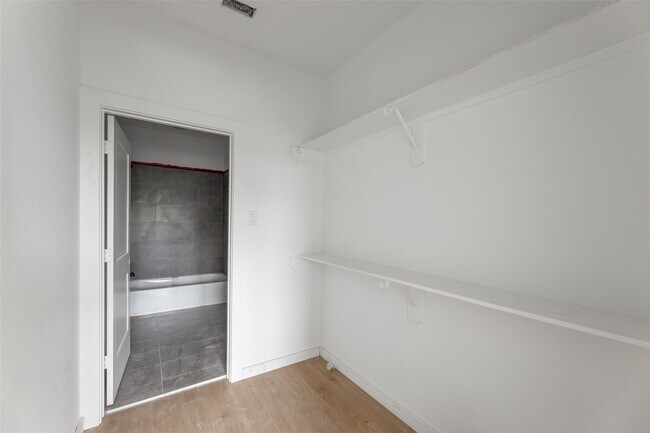 Building Photo - 3620 Sauer St