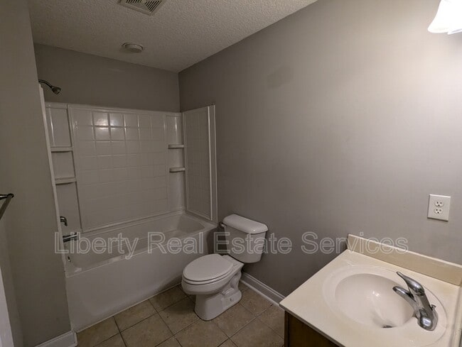 Building Photo - 407 Bradwell St