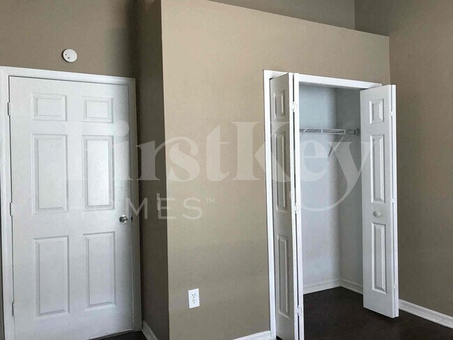 Building Photo - 6524 Viewpoint Ct