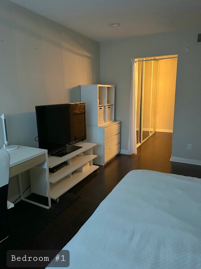 Building Photo - 5565 Canoga Ave