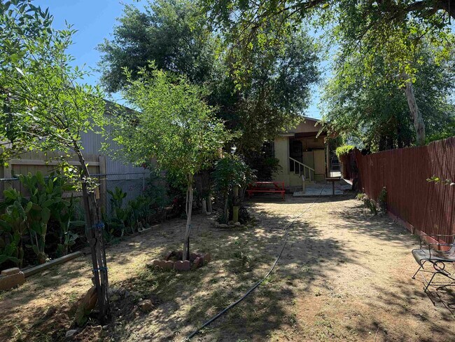 Building Photo - 2414 Sanders Ave