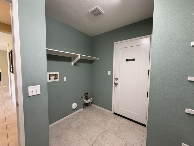 Building Photo - 37836 Divot Dr