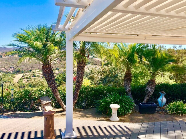 Building Photo - Beautiful Custom Home in Fallbrook, just m...