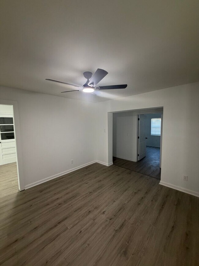 Building Photo - 1956 Edward Ave