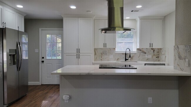 Building Photo - 2200 Joe Rushing Ln