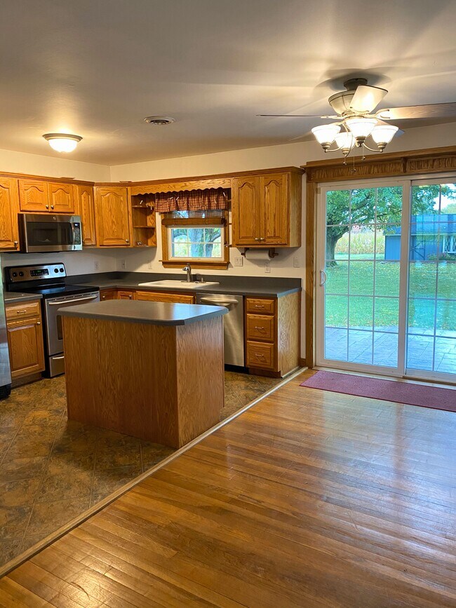 Building Photo - 5526 PA-25