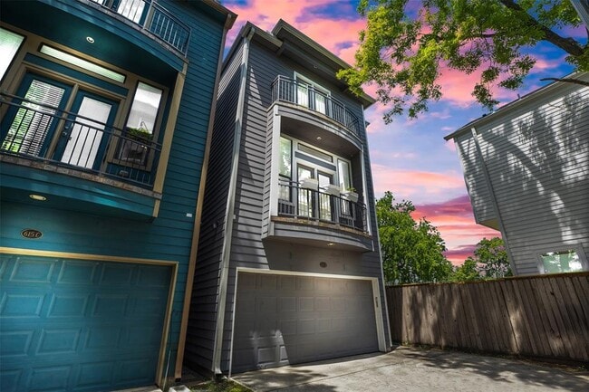 Building Photo - 615 W 27th St