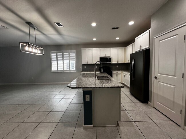 Building Photo - SAWGRASS - 4BR/2BA HOME