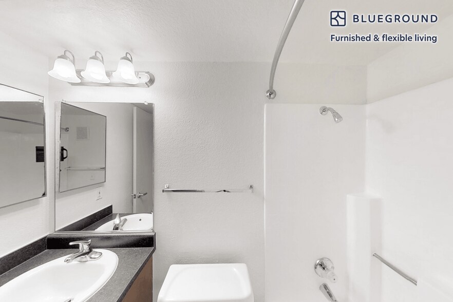 Building Photo - 111 Via Serena