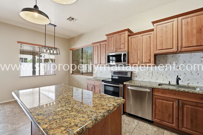 Building Photo - 13178 W Rimrock St