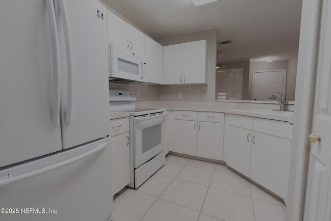 Building Photo - 800 Ironwood Dr