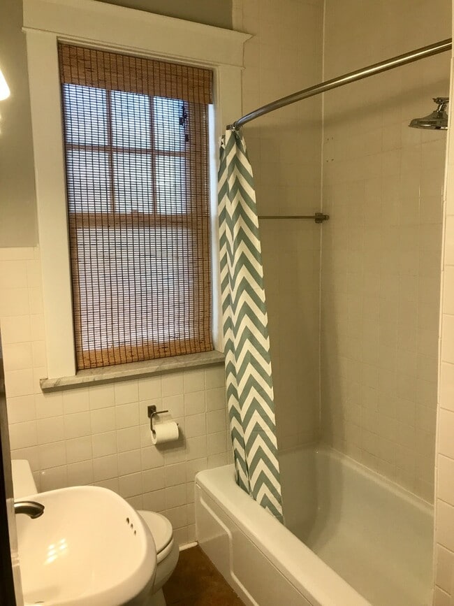 Building Photo - lovely renovated home