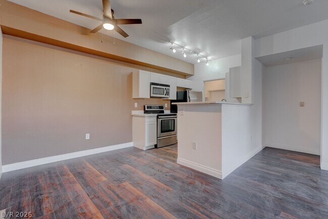 Building Photo - 231 W Horizon Ridge Pkwy