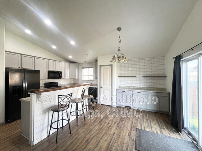 Building Photo - 6168 Rocking Chair Ln