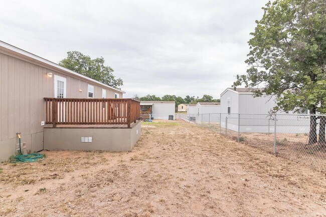 Building Photo - 104 E Castleshoals Dr