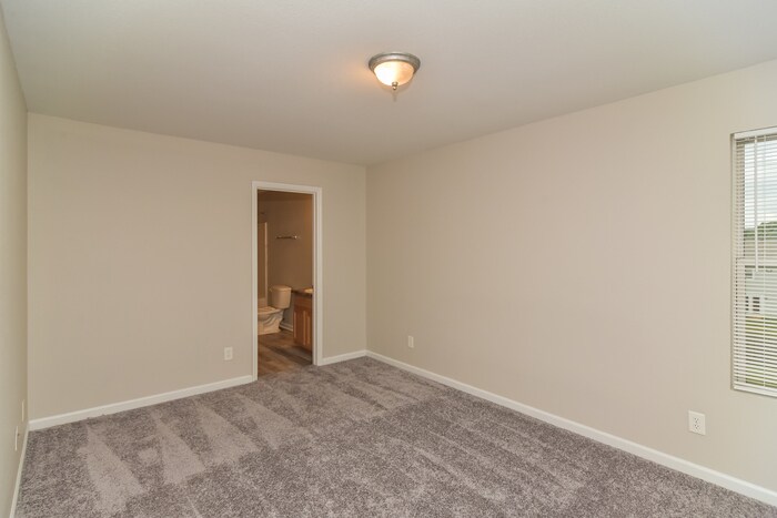 Building Photo - 130 Dormont Dr NE