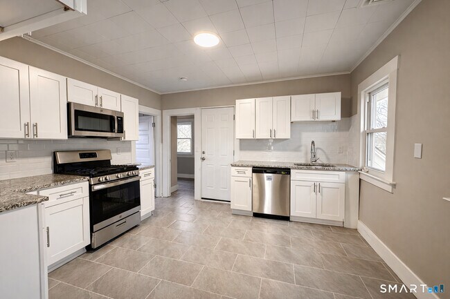 Building Photo - 166 Sherman Ave