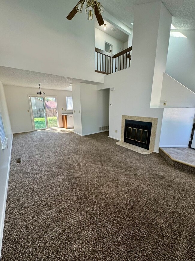 Building Photo - Lovely 3 bedroom/2 bath home in Fountain V...