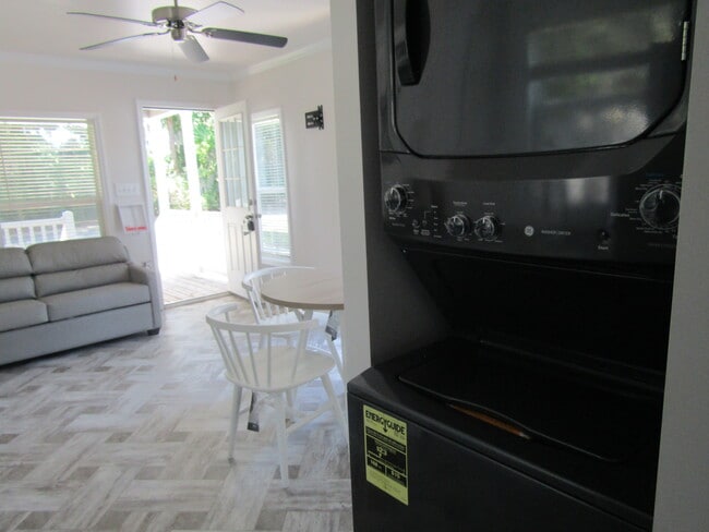 Building Photo - 250 Oak Harbor Camp