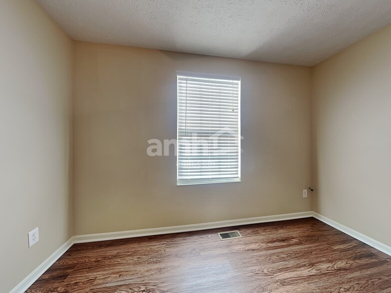 Building Photo - 7 Flamingo Ct