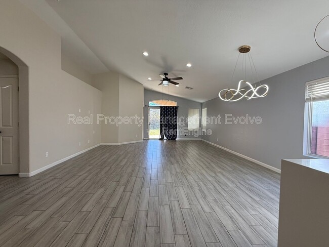 Building Photo - 3085 N 87th Pl