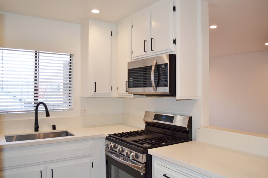 Building Photo - 800 Orange Grove Ave